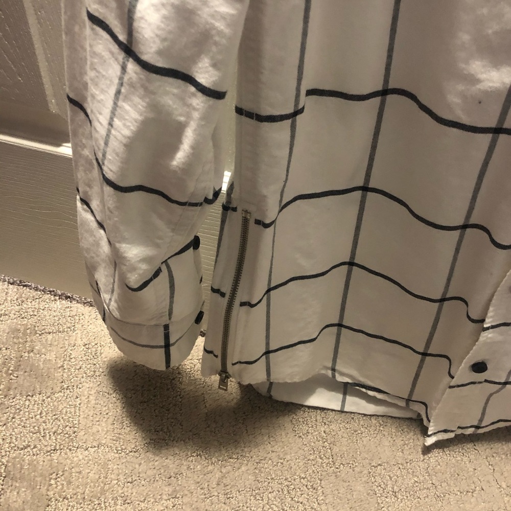 Button down - Picture 2 of 3